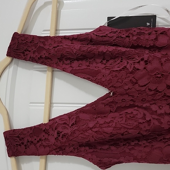Lulus lace mini dress with back cut-out in burgundy Sz XS NWT - Picture 5 of 14